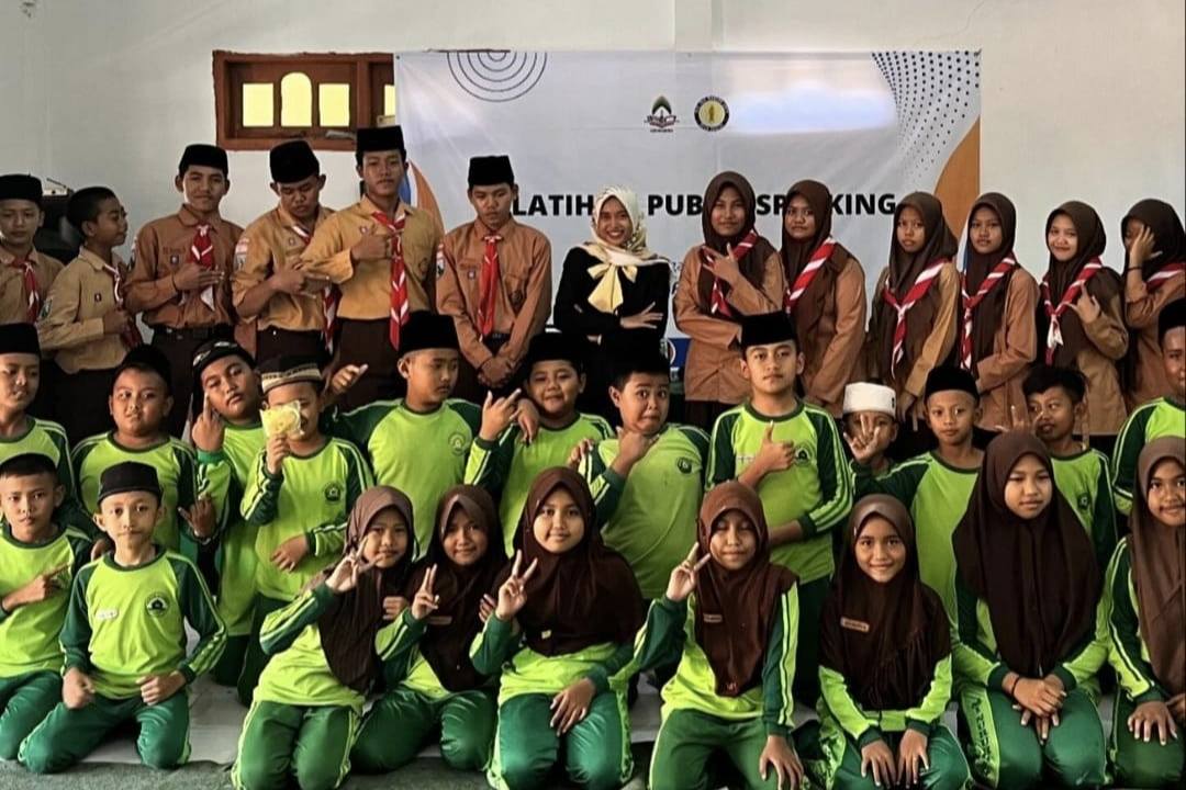 KKN Posko 15 Gelar Pelatihan Public Speaking Bagi Pelajar di Yayasan Nurur Rahmah Desa Sentol