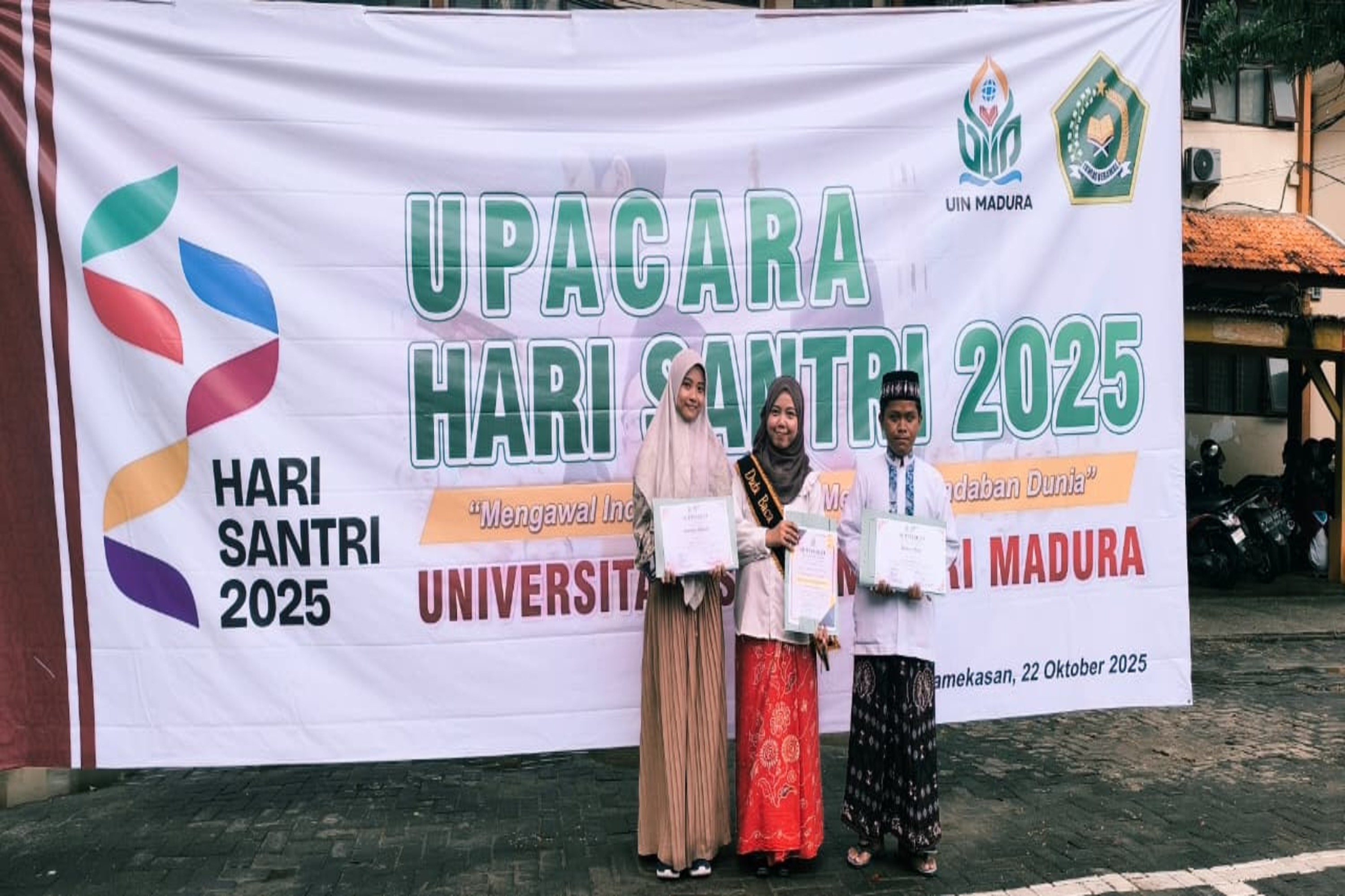 Dua Mahasiswa KPI UIN Madura Raih Juara 1 dan 2 Lomba Kaligrafi Arab Pada Hari Santri Nasional 2025