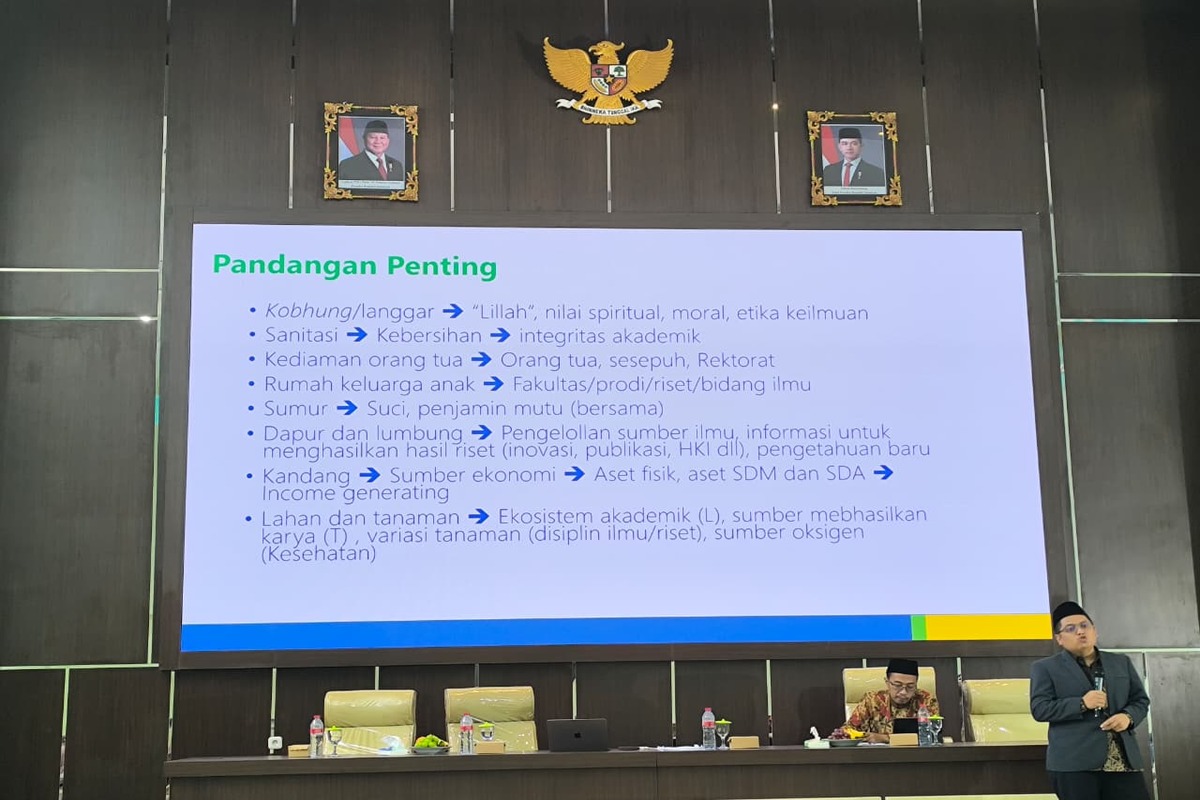 Guru Besar Universitas Negeri Malang Uji Publik Naskah Falsafah Pengembangan Keilmuan UIN Madura
